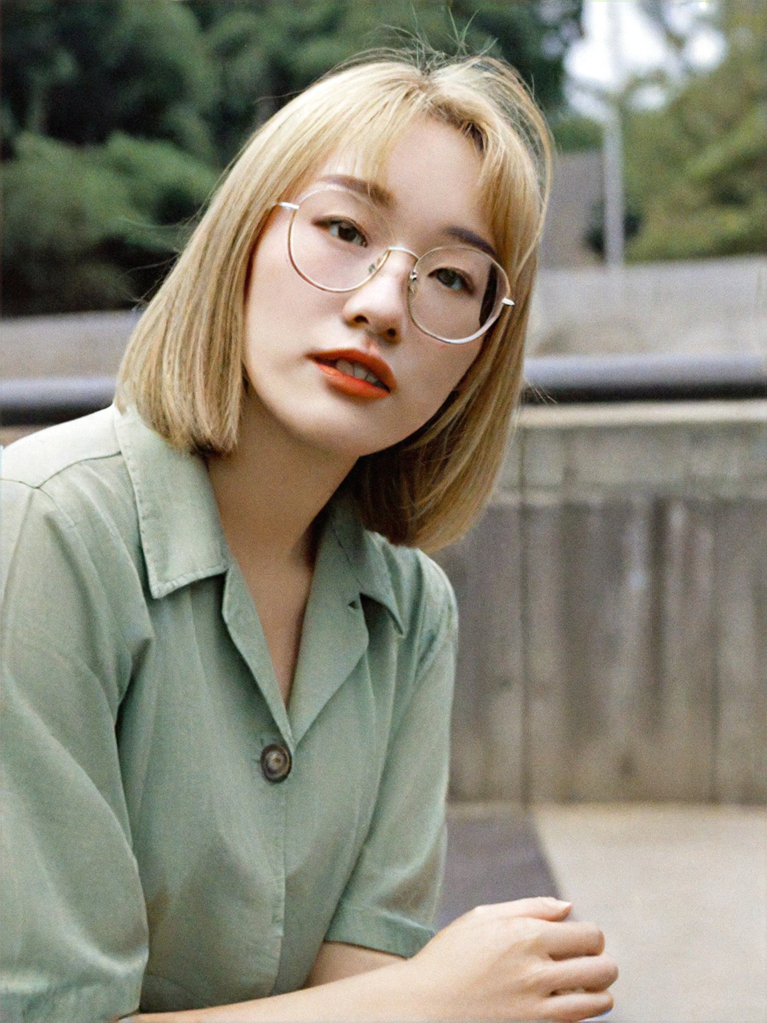 Realistic Painting, Luxurious style, Fashion Girl, 90s style