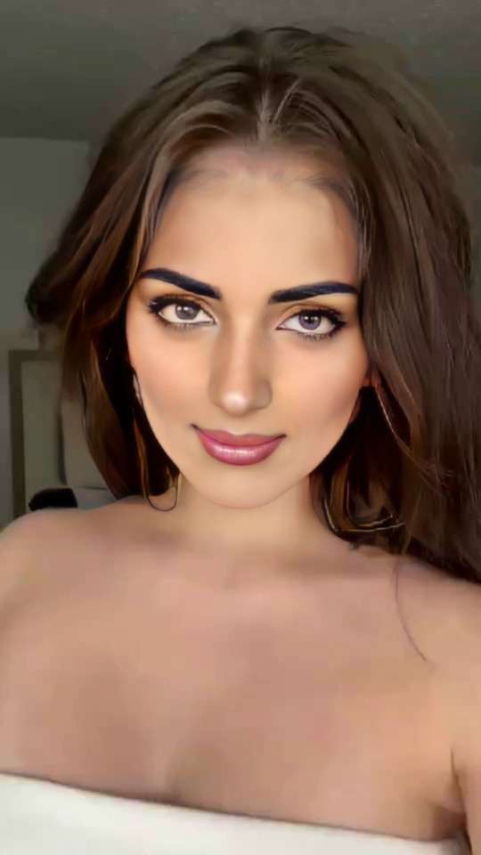 ​​Western Hot Girl​​ image