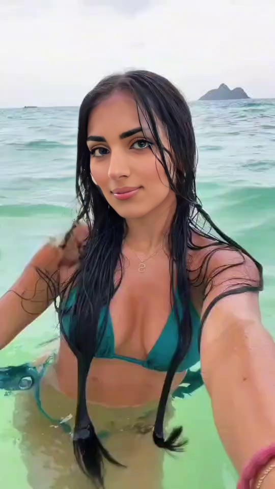 Bikini Beauty In The Sea image