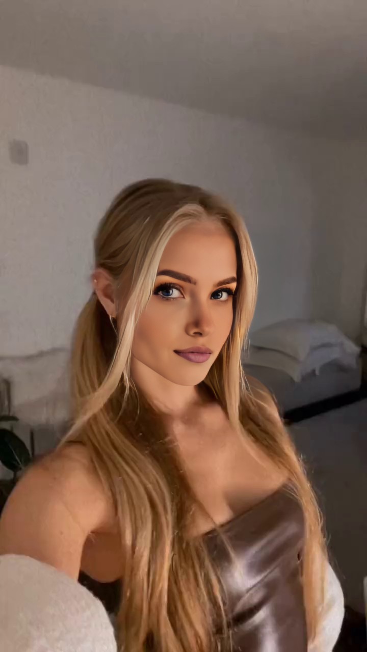 Sweetie Selfie image