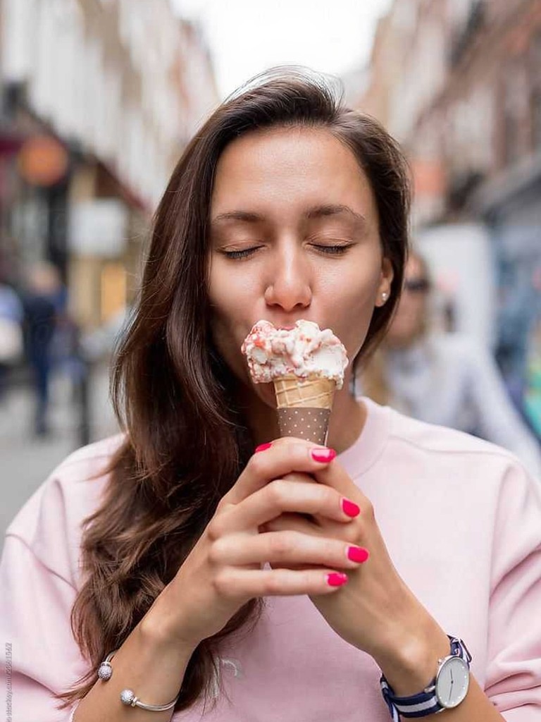 Girls  eating ice cream (remix) image