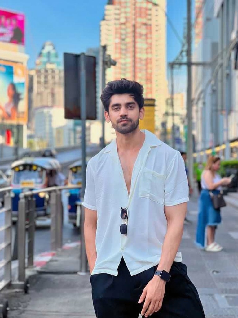 Flying Out of Earth | Camera Effects image