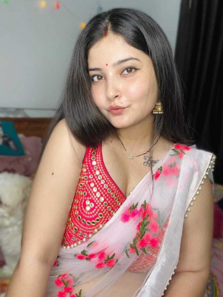 Squat down with nude-colored suspender image