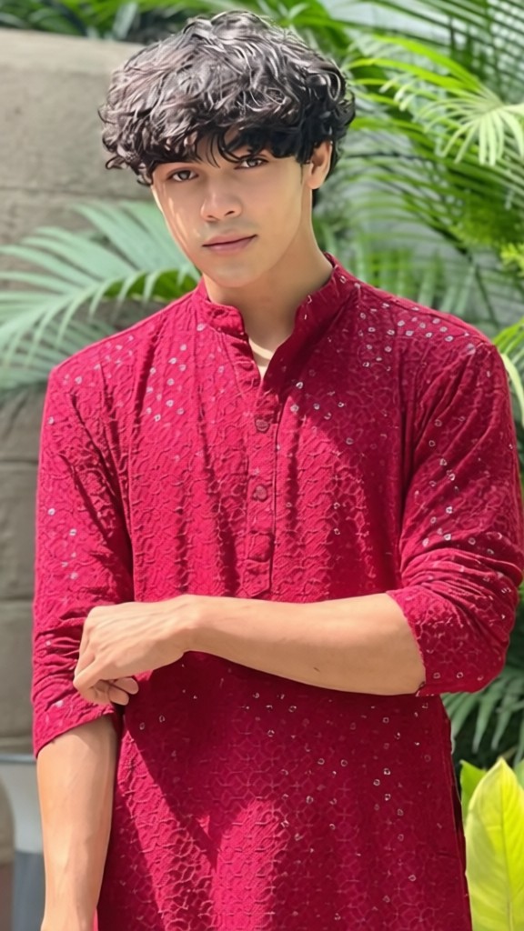 Men's Fashioned Back-Combed Pompadour Hairstyle image