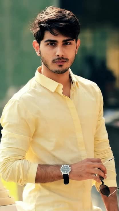 Turn around and dress up-Man image