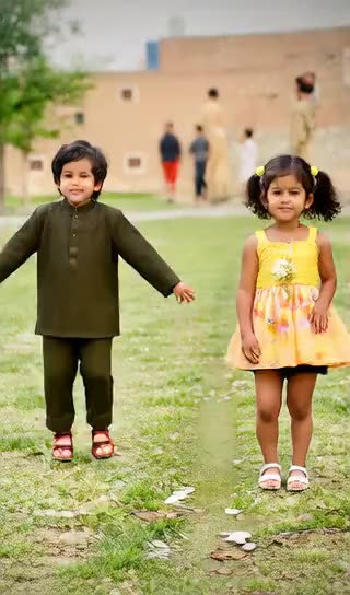 Twins shouting dance image