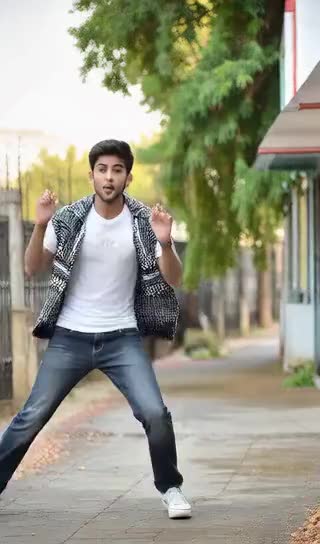 Exciting split dance image