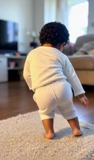 Jumping left and right baby dance image